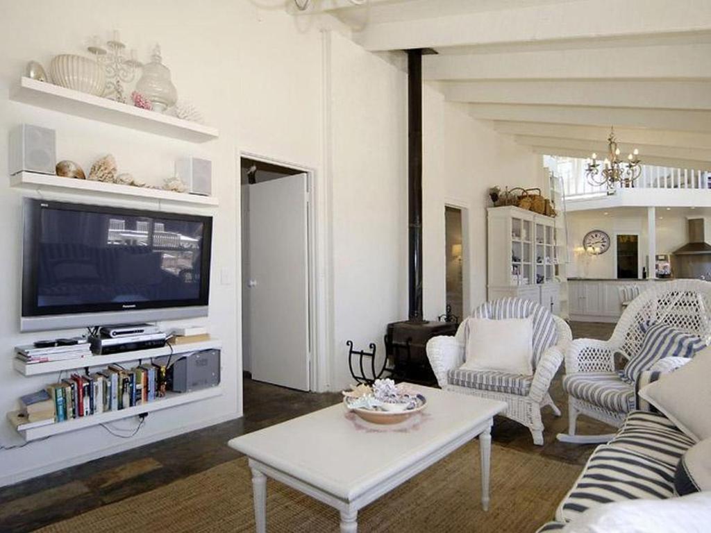 Barnett Place 6 photo 2