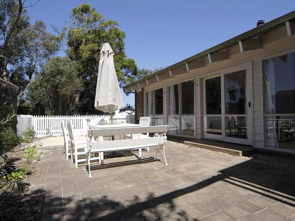 Barnett Place 6 photo 4