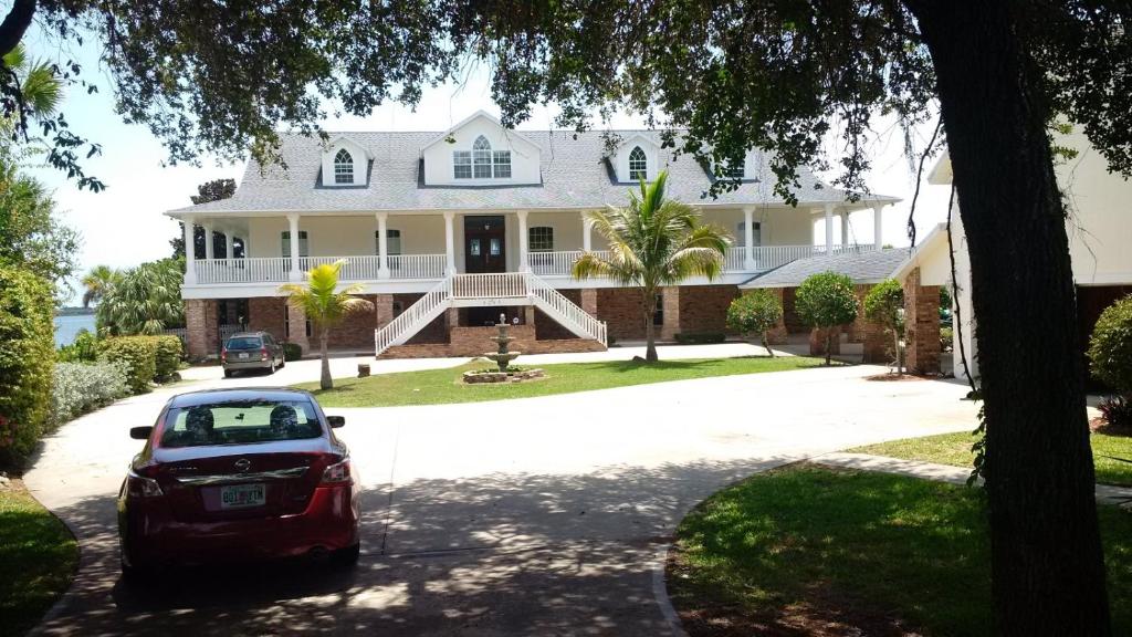 Pineda Palms Estate, 4 BR for 13 guests photo 1