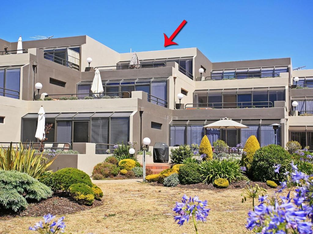 Esplanade Absolute Beach Frontage 12-20 photo 1