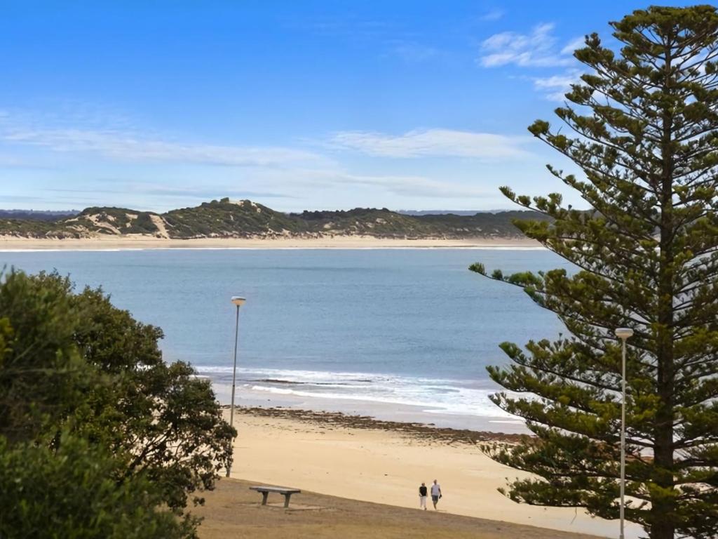 Beachfront Esplanade Apartment 12-20 Ocean Views - Tap to explore photos