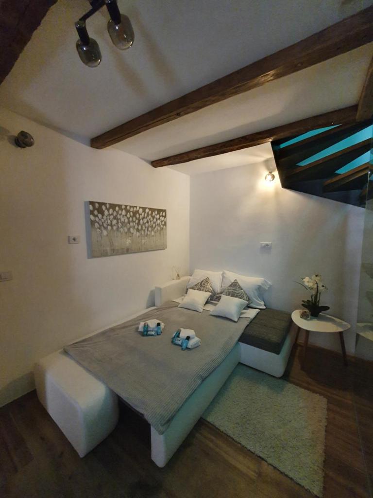 NEW VILLA IN OLD CENTER - Pag photo 2