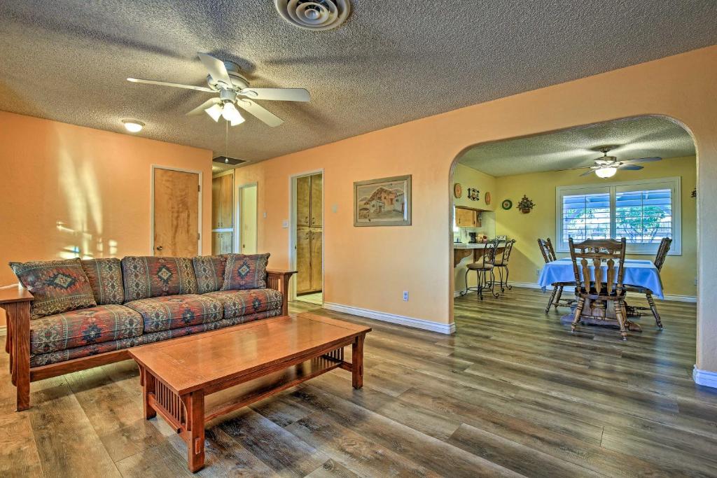 Charming Home, 8 Mi to Joshua Tree Natl Park photo 4