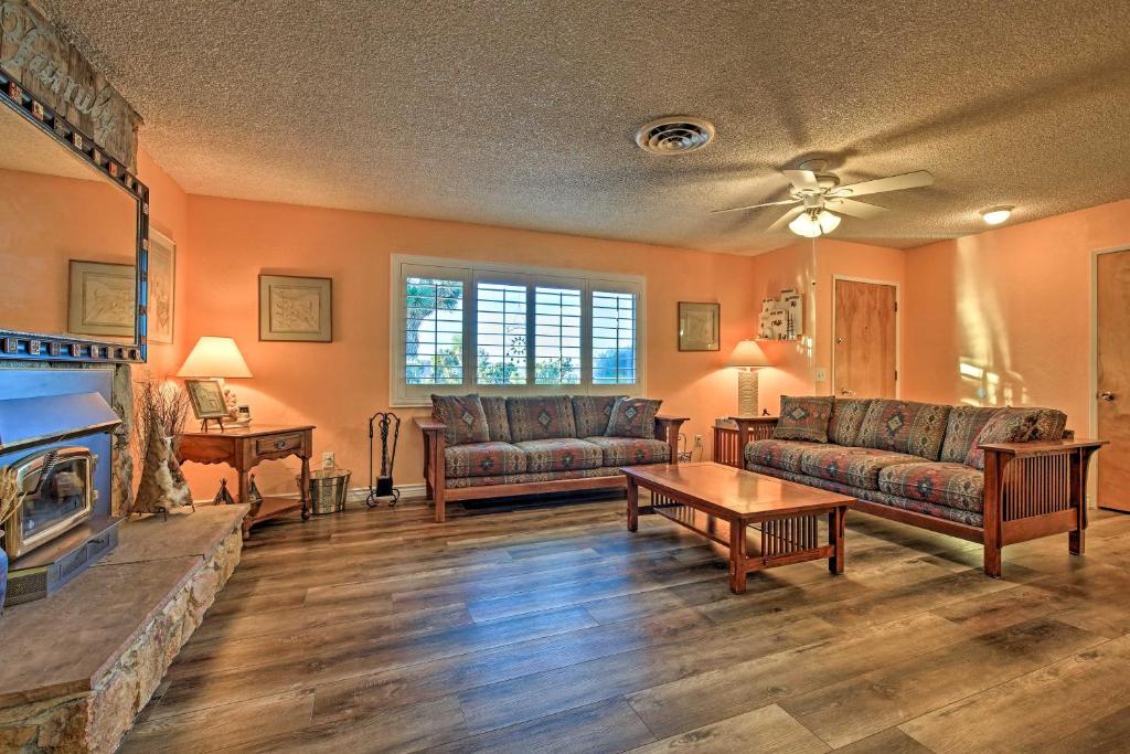 Charming Home, 8 Mi to Joshua Tree Natl Park photo 3