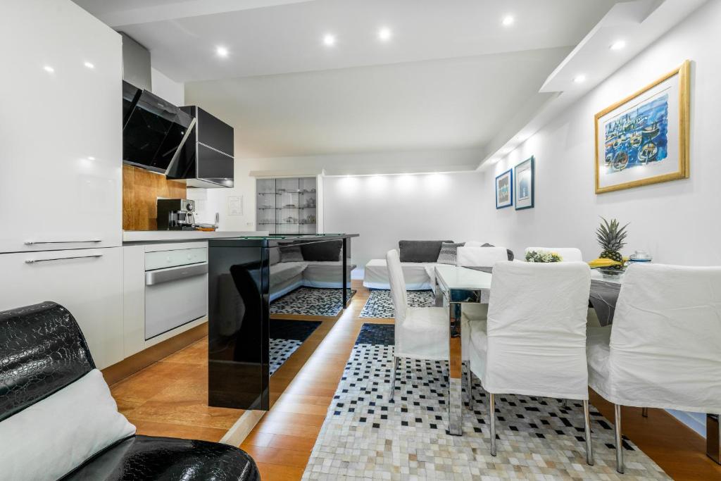 Luxury Apartment Set photo 2