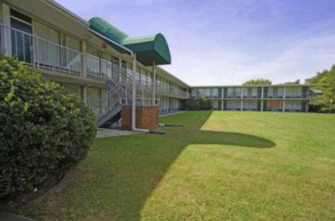 Express Airport Inn image