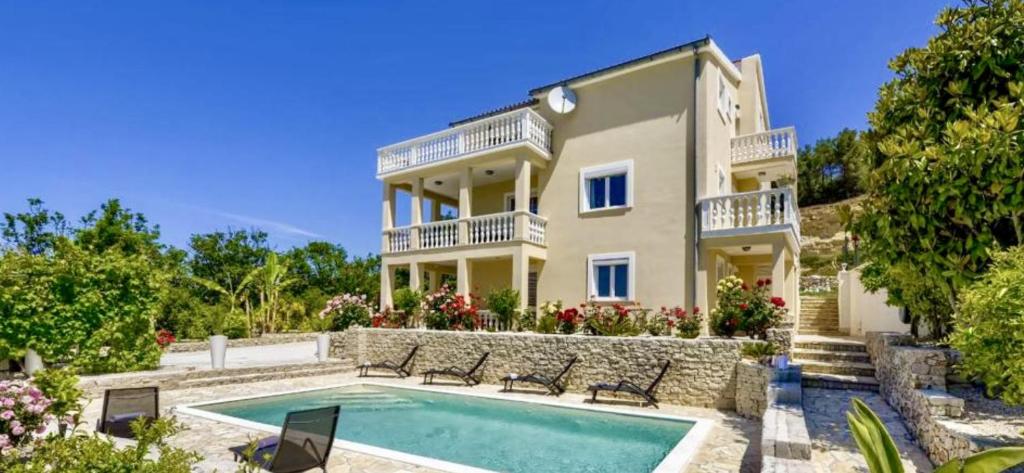 Haus Lilli mit Pool photo 3