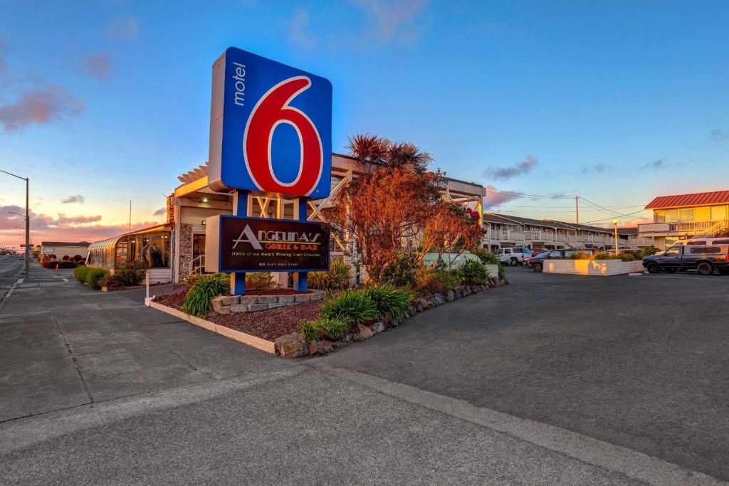 Motel 6 Fort Bragg, CA image