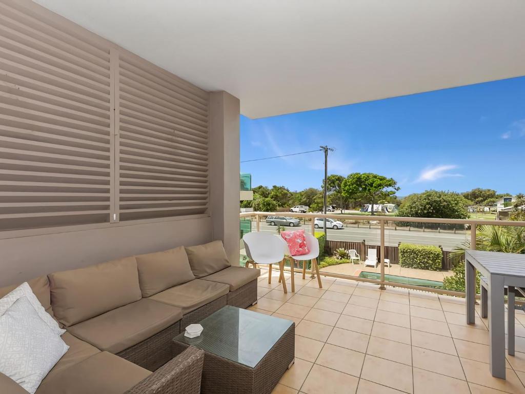 Beach Bliss Luxurious Apartment with Pool photo 3