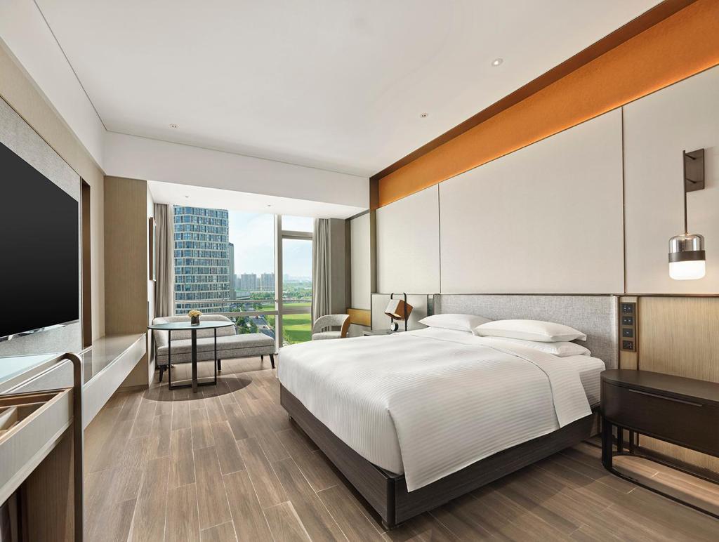 Hyatt Regency Shanghai Songjiang Room Type - 1 King Bed, City View