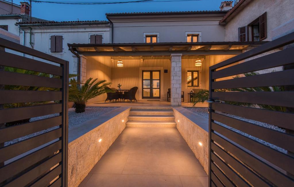 Stunning 3 Bedroom Villa with pool photo 2