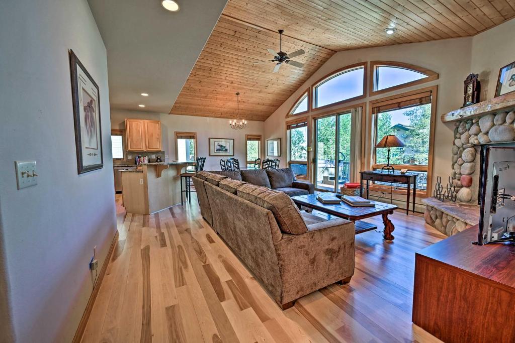 Mountain Home with Decks, Walk to Gondola photo 4