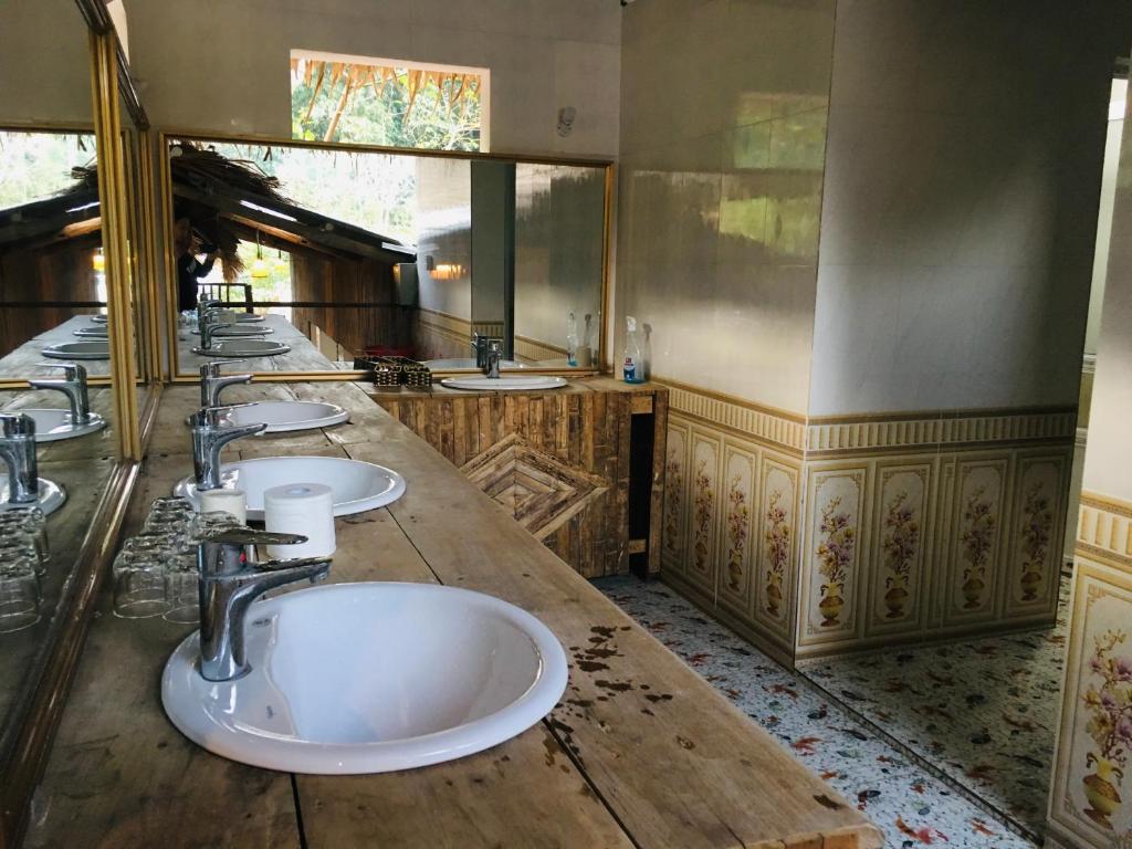 LePont Mu Waterfall Bungalow