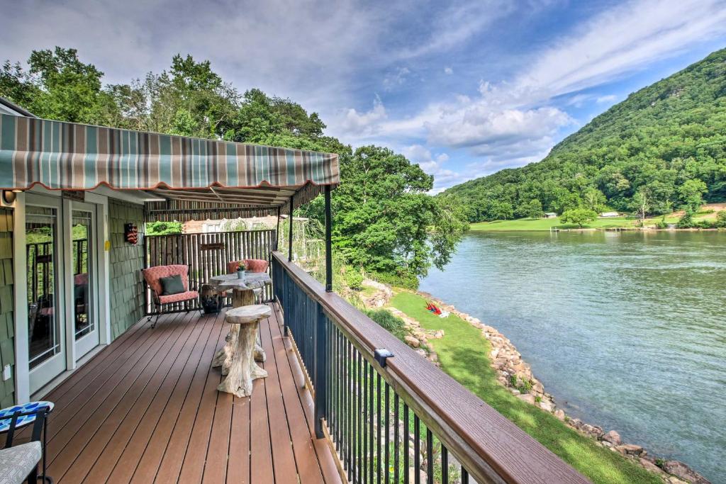 Cozy Cabin on Tenn River - 10 Mi to Chattanooga! photo 2