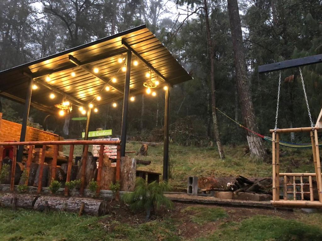 Cabaña romántica en el bosque! photo 2