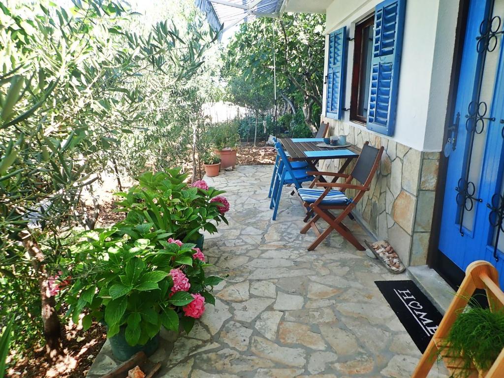 Studio MARE -30 m from a lonely beach photo 1