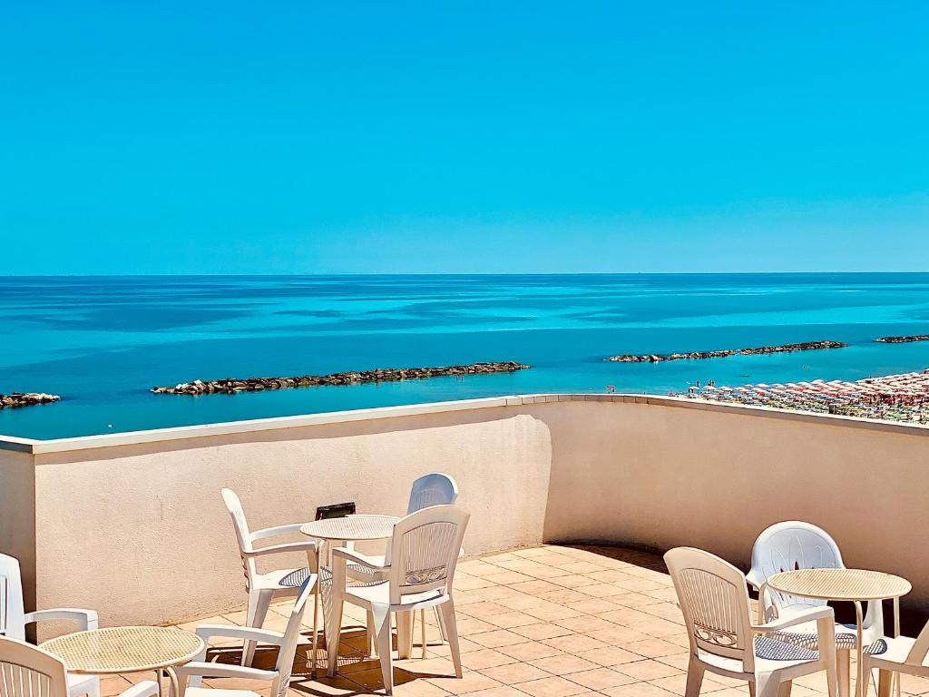Hotel Ambassador photo 3