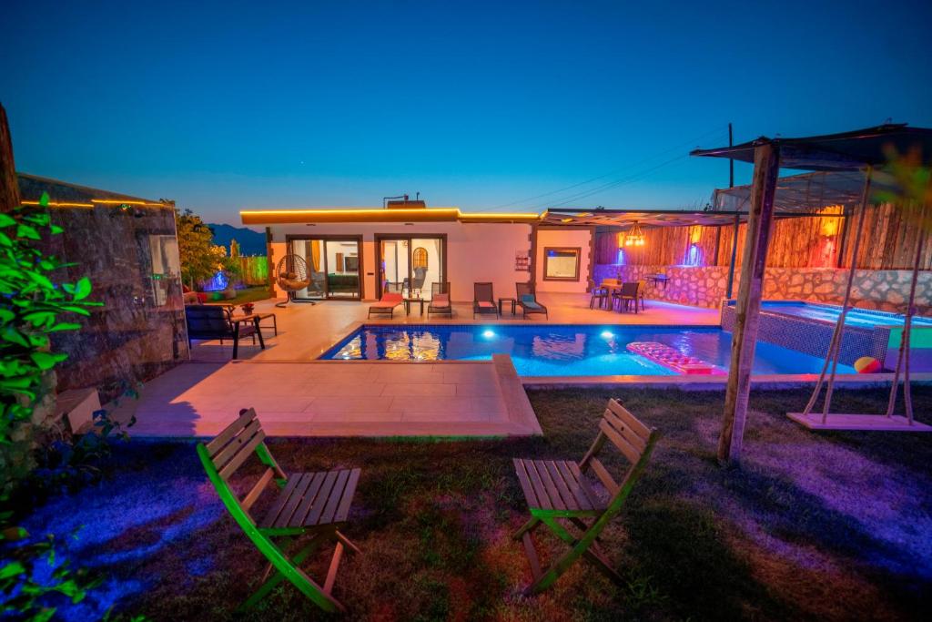 Köşem - Kalkan'da 2 Yatak Odalı Jakuzili Villa photo 1