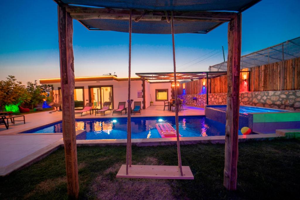 Köşem - Kalkan'da 2 Yatak Odalı Jakuzili Villa photo 4