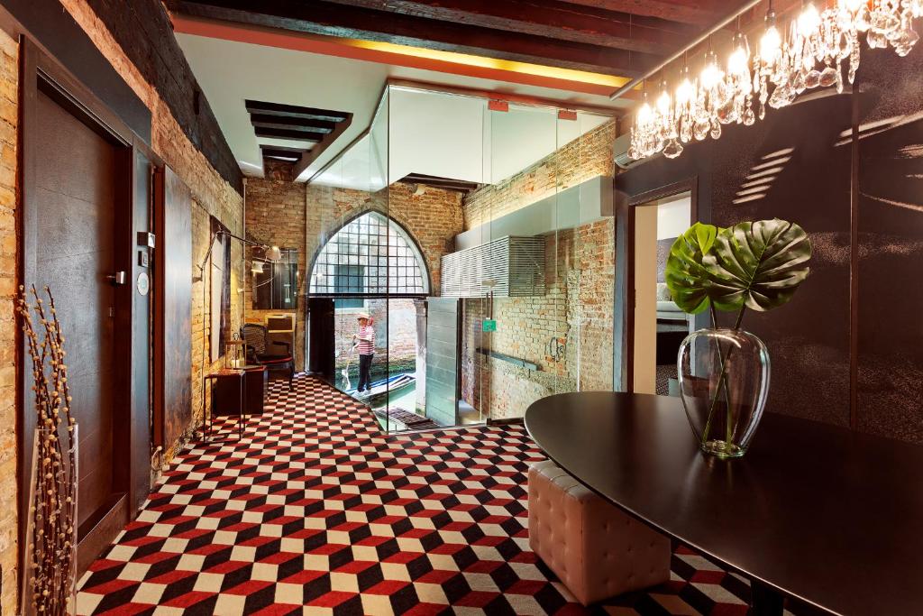 Charming House Iqs photo 3