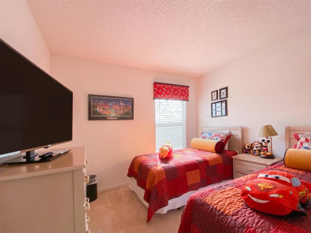 3 Bedroom Home With Private Screened Pool With Rock Waterfall Feature And Gameroom By Florida Dream Homes photo 1