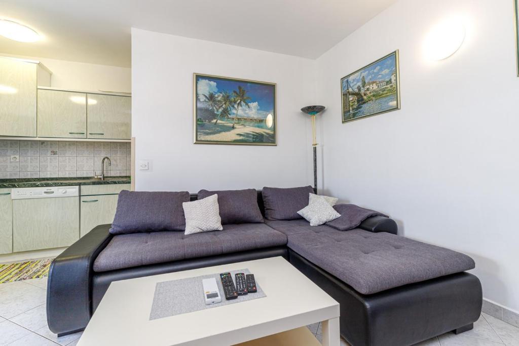 Apartment Nika with Balcony photo 3