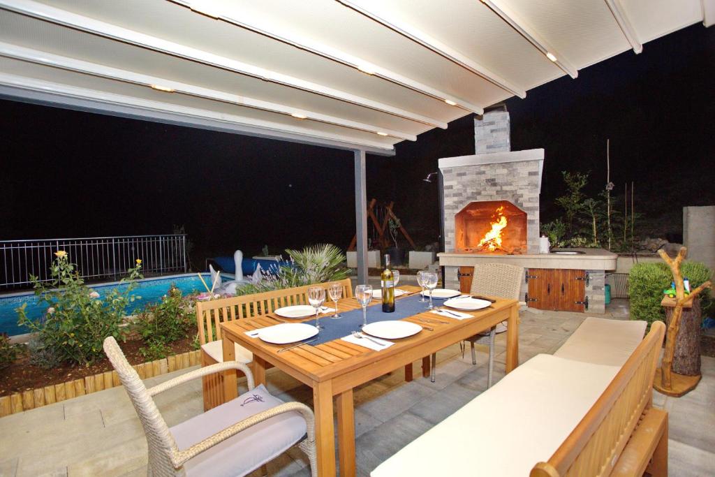 Villa Sara with Sea View and Private Heated Pool photo 2