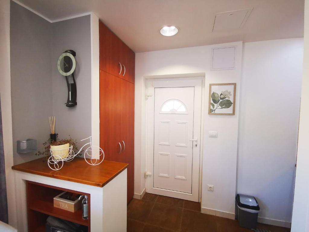 Airport Garden Apartments photo 2