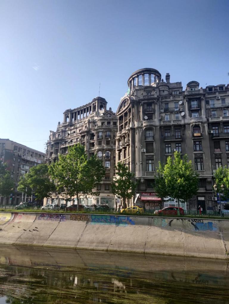Live Bucharest - Tap to explore photos