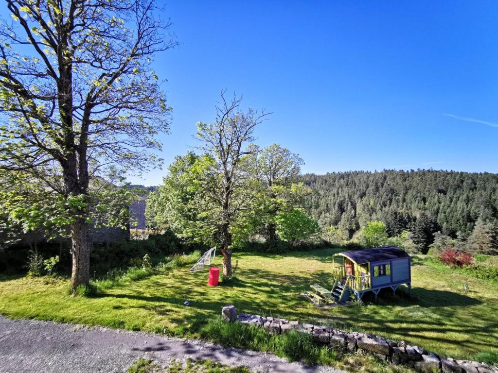 Gite atypique 14 couchages en pleine nature photo 2