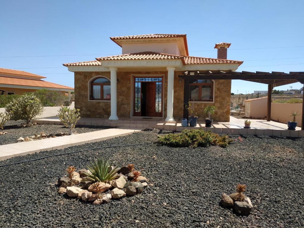 Villa Casa Del Sol 3 Bedroom Villa With Private Solar Covered 12m x 6m Pool Minimum Stay 7 Nights Chromecast And WiFi Throughout The Property photo 4