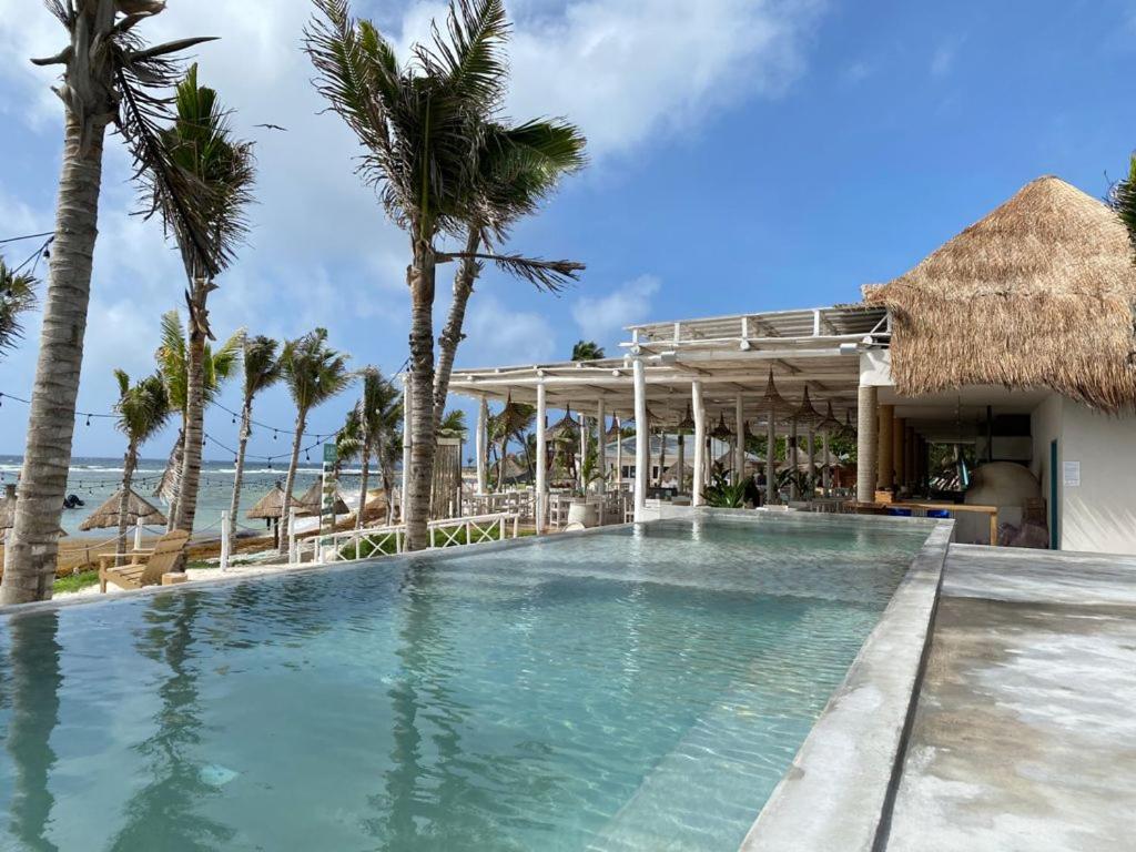 Luxury Condo with Gym & BEACH Club & PGA golf photo 4