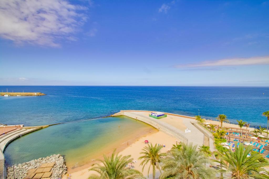 New holiday apartment right on the beach photo 1
