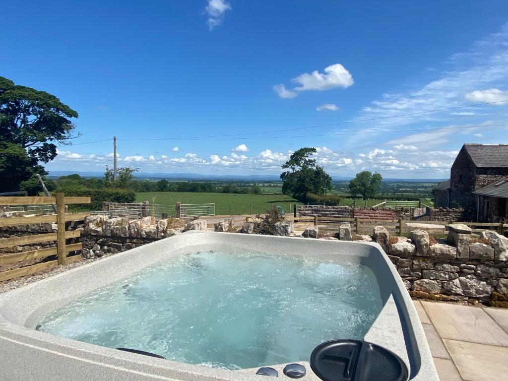 Rattlebeck Farm Cottage and Hot Tub PET FRIENDLY