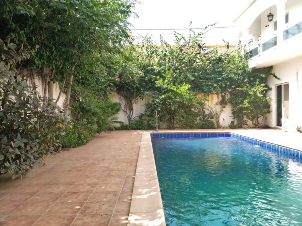 Villa à Thiès avec piscine à 15mn de l'aéroport photo 4