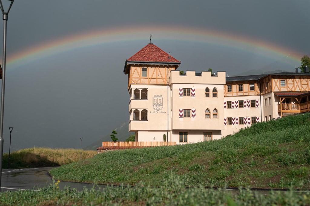 Burg1990 photo 1