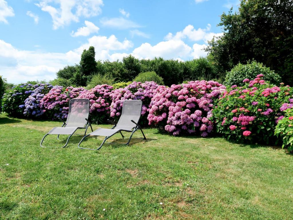 Holiday Home Les Volets Rouges - PEU101 by Interhome photo 1