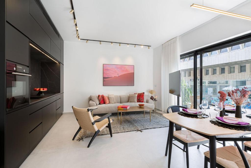 Beachfront Diamond by Five Stay photo 2