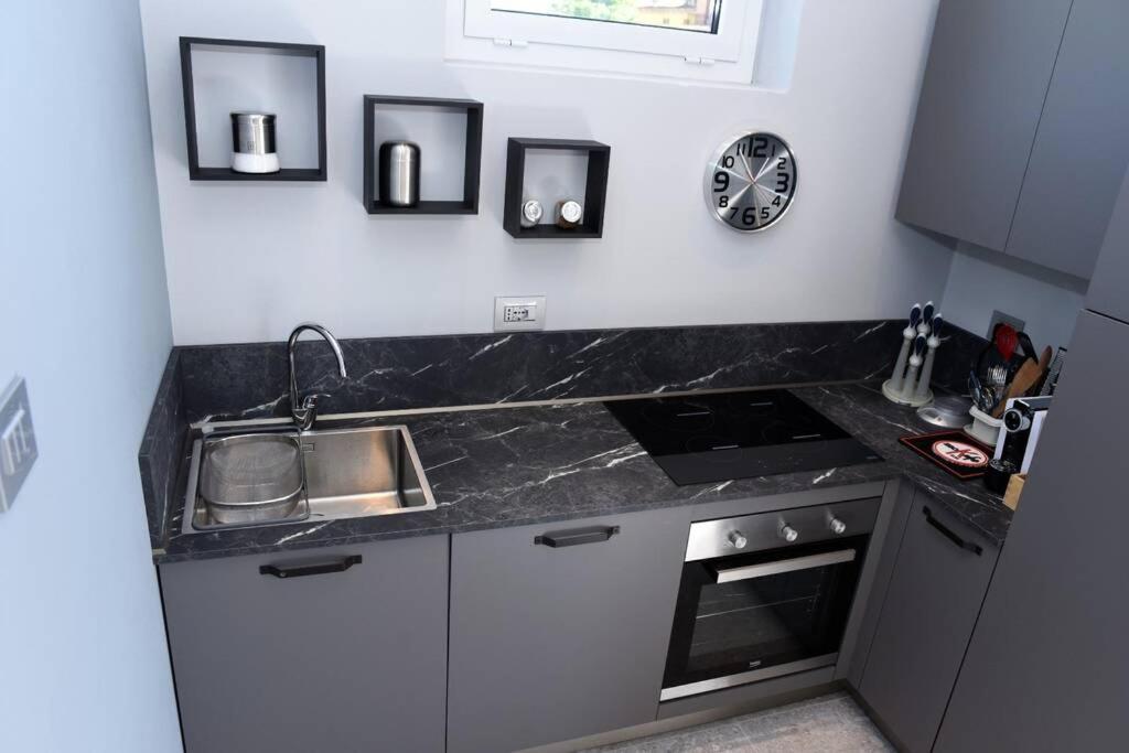 Central River Apartment photo 4