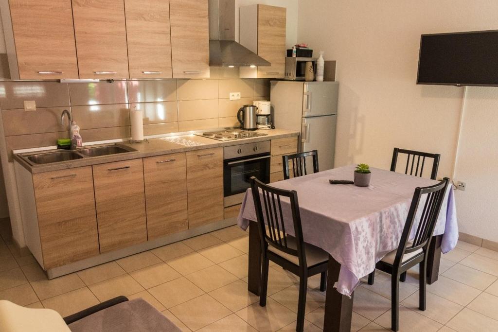 Apartment in Mundanije with terrace, air conditioning, WiFi (4912-2) photo 2