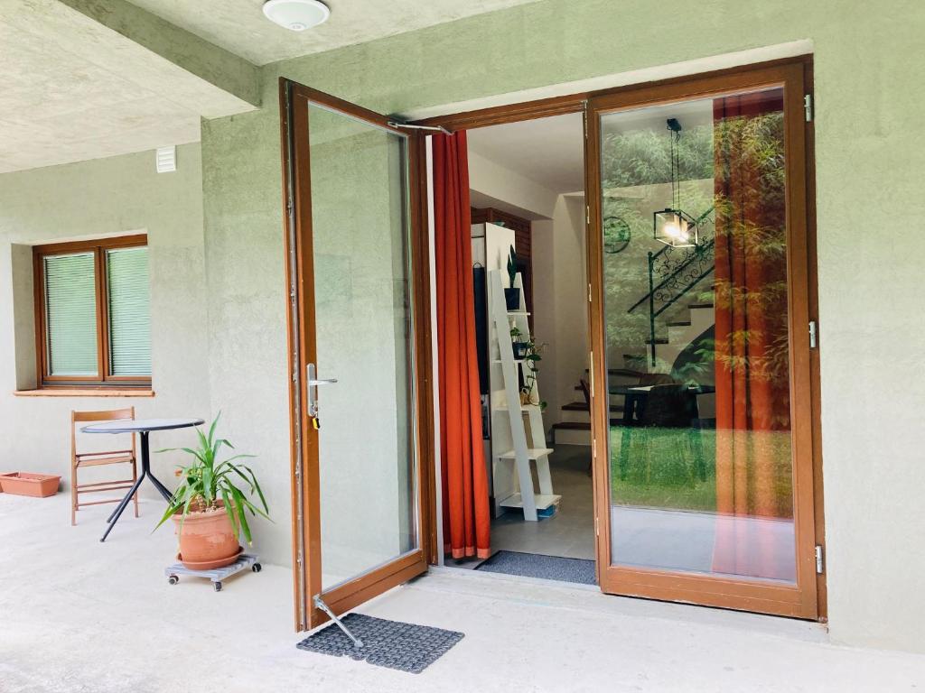 Family House Apartma photo 4