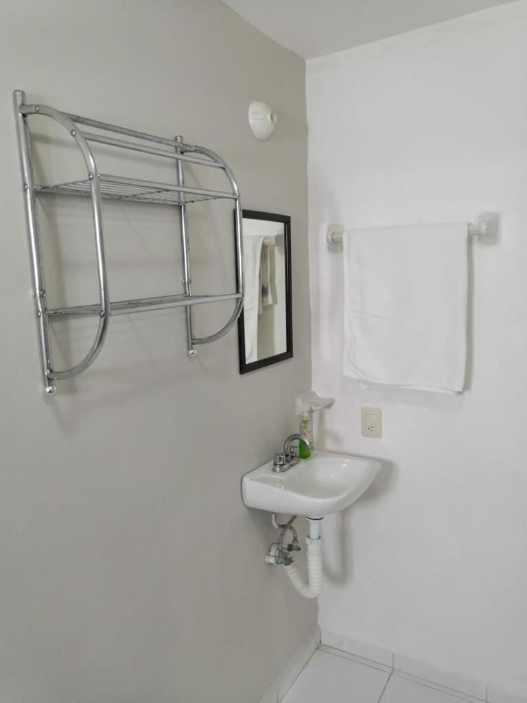 Четырехместный (Улучшенный номер с 2 кроватями размера «queen-size»), Apartment & Studio 28