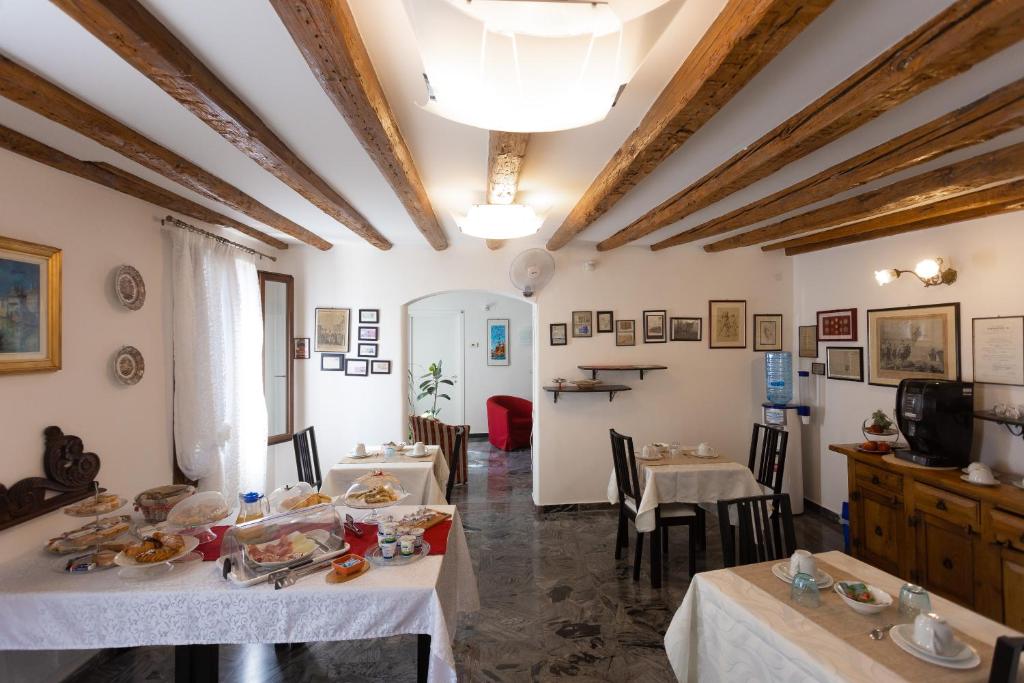 B&B Antico Orologio - Tap to explore photos