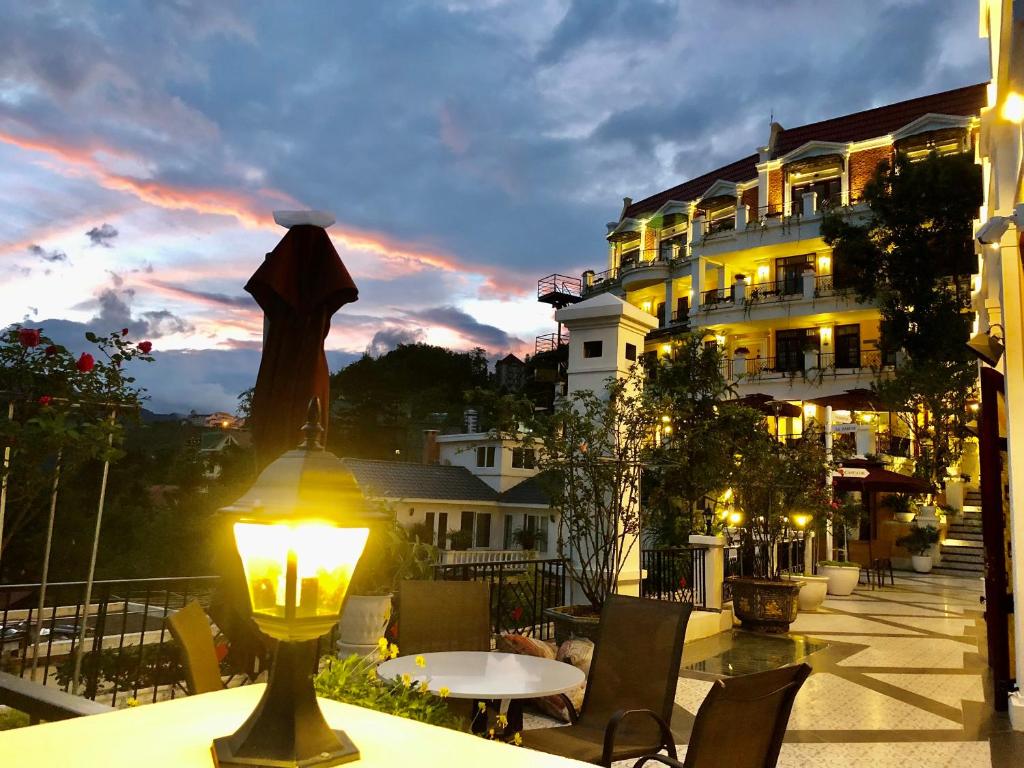 Cat Cat Galerie d’Art