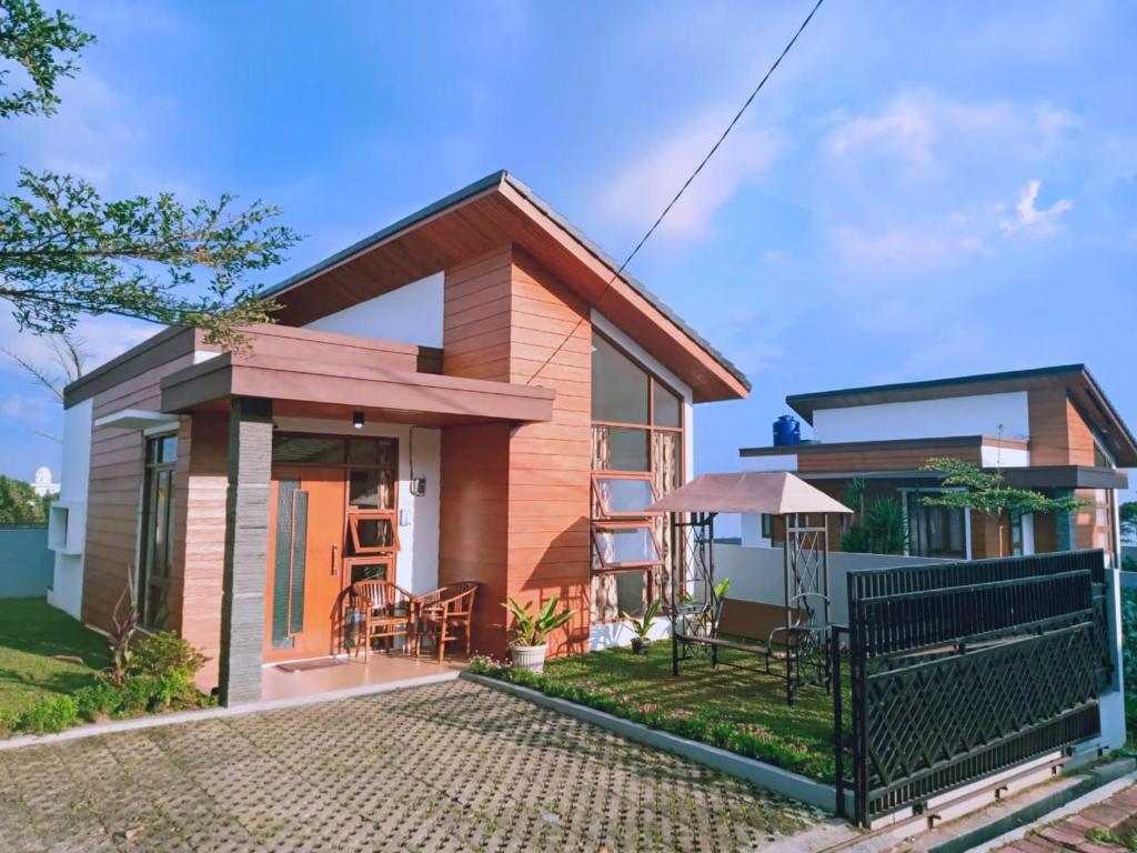 Villa Lembang Syariah near park & Zoo