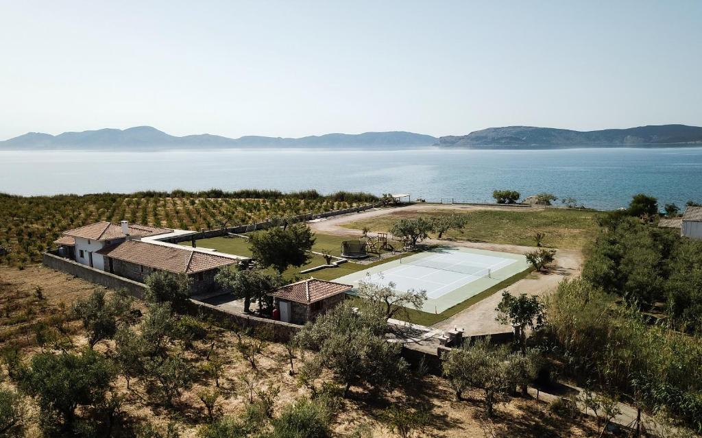 OpenSea Villa Private beach & tennis court photo 3