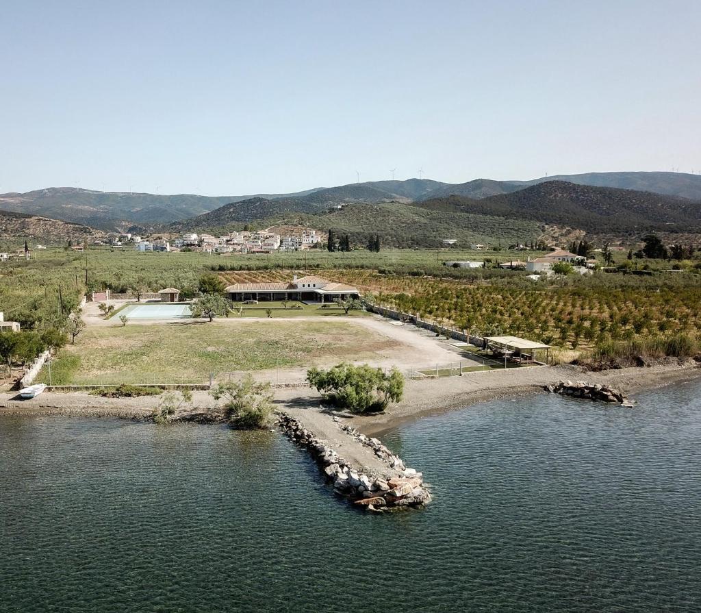 OpenSea Villa Private beach & tennis court photo 1