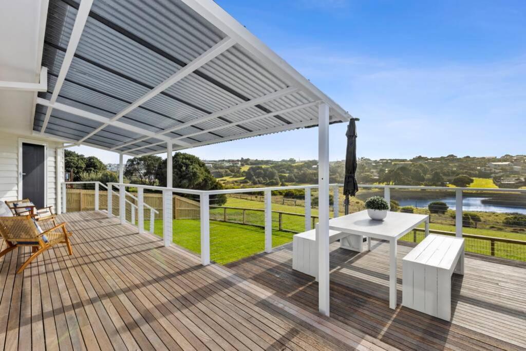 SALTWATER HOUSE - Opposite the beach and views over the lake! photo 3