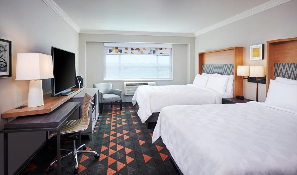 Holiday Inn & Suites Oakville at Bronte, an IHG Hotel photo 2