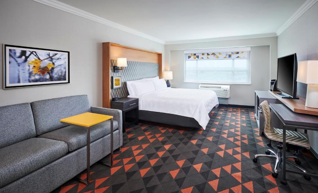 Holiday Inn & Suites Oakville at Bronte, an IHG Hotel photo 1